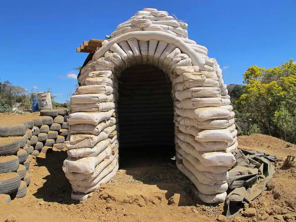 ساخت خانه با کیسه های خاکی